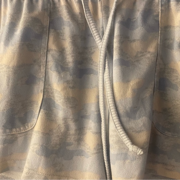 Aeropostale camo shorts - Picture 2 of 5
